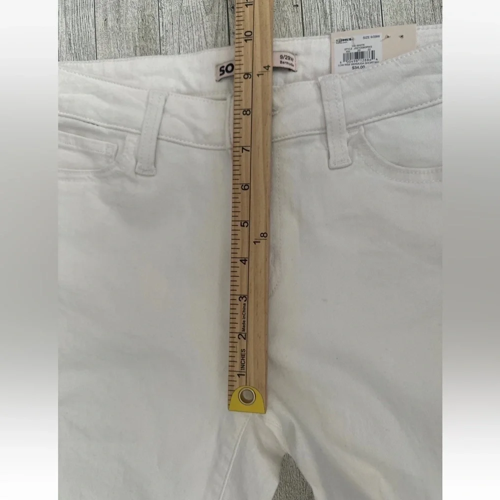New SO Juniors White Bermuda Shorts Low Rise Size 9/29W 9in Inseam